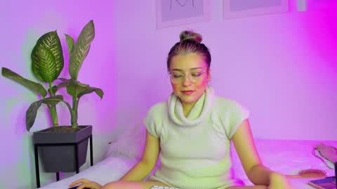 Snapshot of ary_cam230 chatting on February 2, 3:32 am Zahaara online show from February 2, 3:32 am