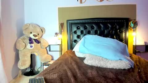 Snapshot of arya_tsuki chatting on February 19, 11:04 pm ary online show from February 19, 11:04 pm