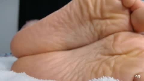 Snapshot of ash_nicefeet chatting on February 17, 6:31 am ashley online show from February 17, 6:31 am