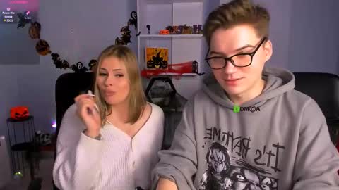 ash_raven_ online show from October 23, 8:31 pm