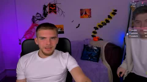 ash_raven_ online show from October 21, 7:39 pm