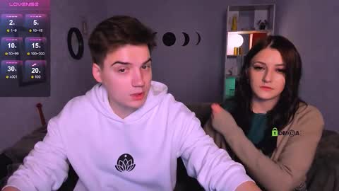 ash_raven_ online show from October 18, 7:07 pm