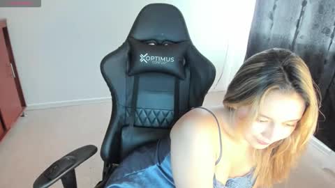 ash_smith1 online show from October 10, 11:09 pm