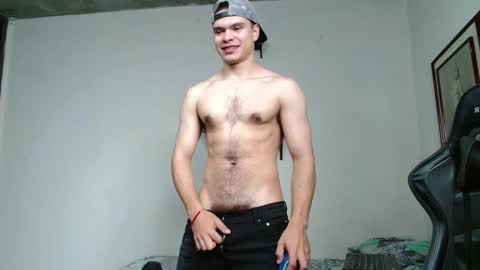 Snapshot of ash_wingrant chatting on January 25, 10:19 am ash_wingrant online show from January 25, 10:19 am