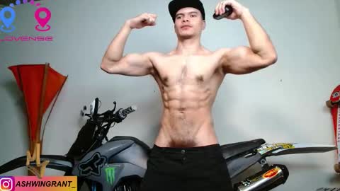 ash_wingrant online show from February 9, 6:32 pm