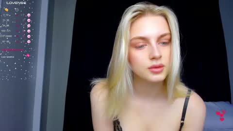 your pretty Ashley online show from February 12, 7:23 am