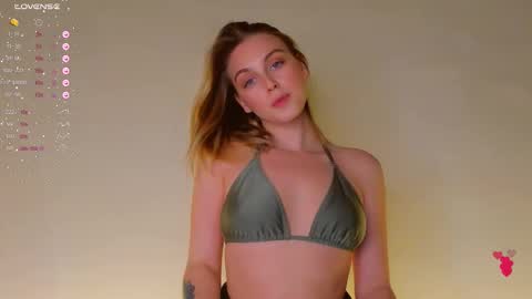 your pretty Ashley online show from November 14, 5:04 pm