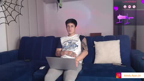 Ashley And Ryan  online show from October 18, 12:37 am