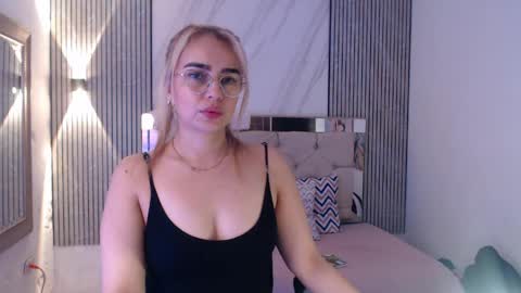 ashley__tylor online show from April 6, 1:58 am