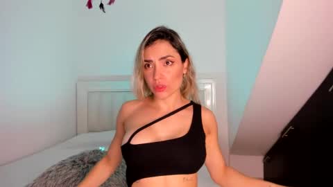 Snapshot of ashley_blair chatting on February 21, 3:54 pm ashley_blair online show from February 21, 3:54 pm