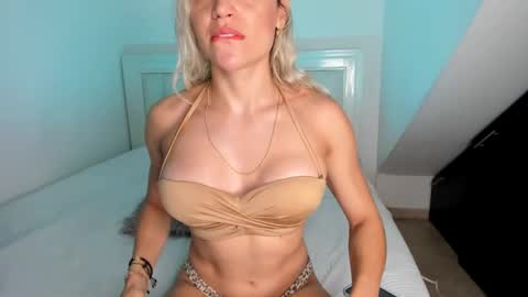 Snapshot of ashley_blair chatting on January 24, 6:25 pm ashley_blair online show from January 24, 6:25 pm