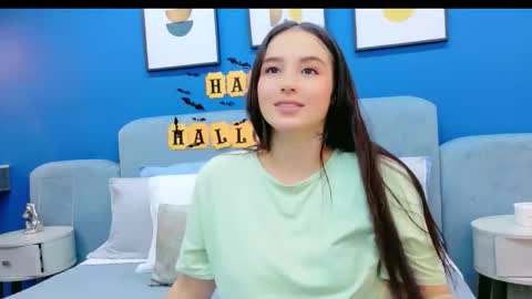 Ashley Evans online show from October 27, 8:20 pm