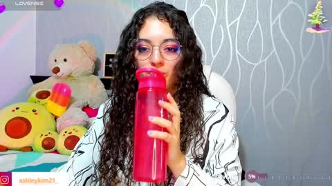 .. Ashley .. online show from December 16, 9:20 pm