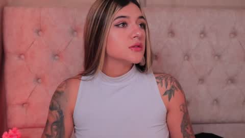 Snapshot of ashleyvalirya chatting on February 12, 4:01 am Ashley Lauren online show from February 12, 4:01 am