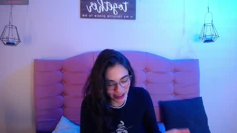 Snapshot of ashleyy_ls chatting on March 8, 6:43 am kylie online show from March 8, 6:43 am