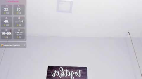 kylie online show from December 3, 2:45 am