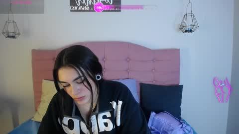 Snapshot of ashleyy_ls chatting on March 1, 3:32 am kylie online show from March 1, 3:32 am