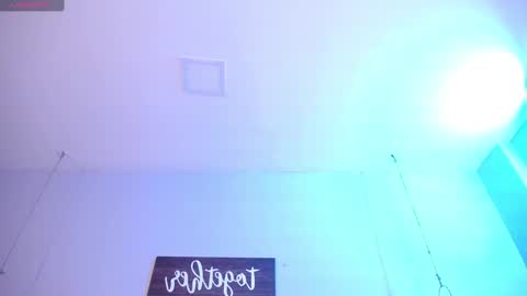Snapshot of ashleyy_ls chatting on March 8, 3:39 am kylie online show from March 8, 3:39 am
