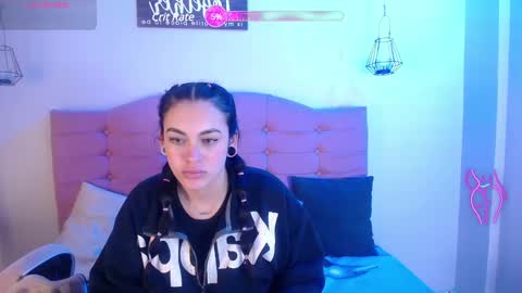 Snapshot of ashleyy_ls chatting on March 4, 3:33 am kylie online show from March 4, 3:33 am