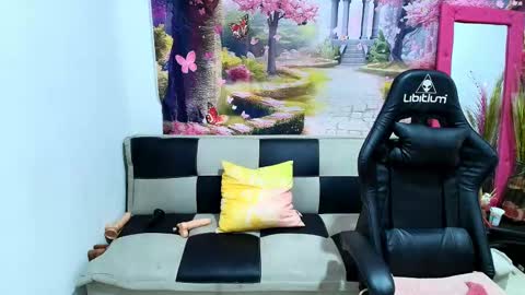 ashly online show from February 25, 9:58 pm