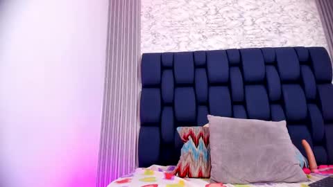 Snapshot of ashlybenison chatting on January 28, 6:05 am ashlybenison online show from January 28, 6:05 am