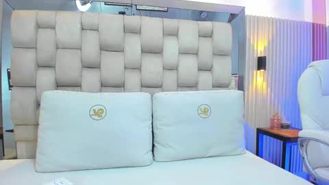 Snapshot of ashlyn_parker chatting on February 10, 8:42 pm ashlyn online show from February 10, 8:42 pm