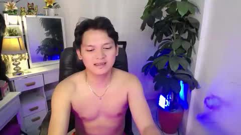 asian_handsomexx online show from February 25, 2:42 pm