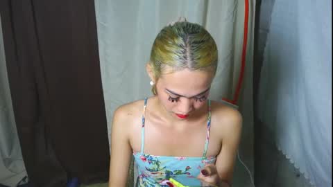 Snapshot of asian_loraine chatting on September 21, 3:16 pm LOVELY LORAINE online show from September 21, 3:16 pm