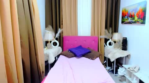 mooreen online show from October 14, 4:10 pm