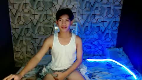 Snapshot of asian_wayne chatting on December 8, 12:08 pm wayne online show from December 8, 12:08 pm