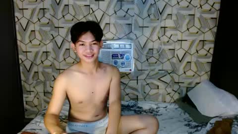 Snapshot of asian_wayne chatting on December 10, 6:54 am wayne online show from December 10, 6:54 am