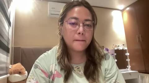 Snapshot of asianbunny10 chatting on October 19, 6:18 am Curvy online show from October 19, 6:18 am