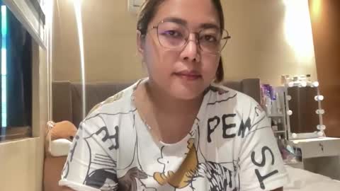 Snapshot of asianbunny10 chatting on October 3, 3:04 am Curvy online show from October 3, 3:04 am
