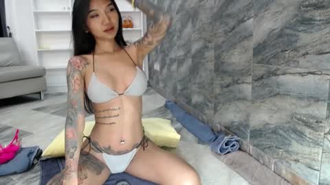 Snapshot of asianqueen93 chatting on January 24, 6:14 pm Jeje special online show from January 24, 6:14 pm