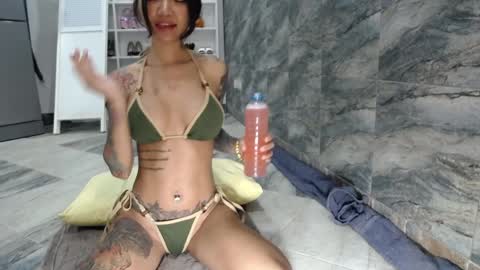 Snapshot of asianqueen93 chatting on December 3, 3:28 pm Jeje special online show from December 3, 3:28 pm