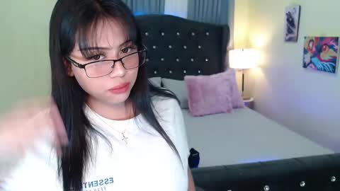 Snapshot of asias_hotkiara chatting on January 12, 9:51 am KIARA online show from January 12, 9:51 am
