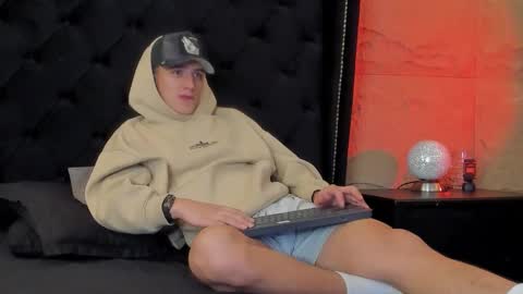 Aslan  online show from April 3, 3:57 am