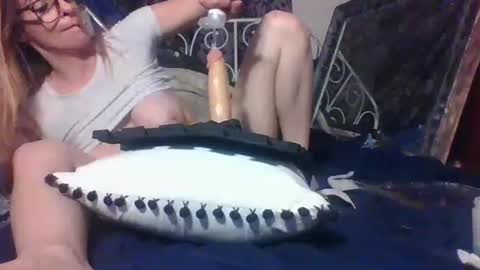 danni travis online show from October 24, 5:19 am