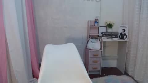 Anna online show from February 14, 6:19 pm