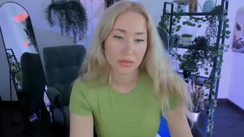 astramonroe online show from May 7, 7:37 am