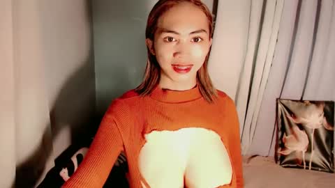 Snapshot of astrid_khalifa chatting on February 18, 10:38 am Astrid online show from February 18, 10:38 am