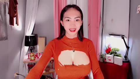 Snapshot of astrid_khalifa chatting on January 4, 7:45 am Astrid online show from January 4, 7:45 am