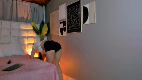 astrid_velle online show from May 23, 1:56 am