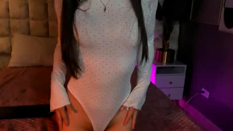 astrid_velle online show from May 21, 1:34 am