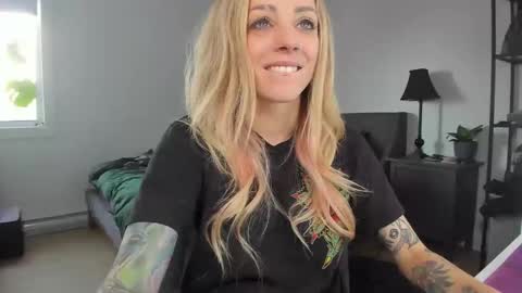 Astrid Luxe online show from December 18, 6:57 pm