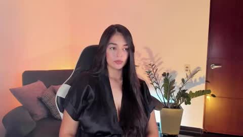 Snapshot of atena676 chatting on February 18, 4:48 am atena676 online show from February 18, 4:48 am