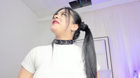 Snapshot of atena_hill chatting on January 11, 11:24 pm Athena online show from January 11, 11:24 pm