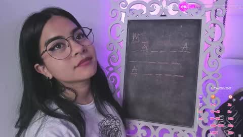 Snapshot of atena_hill chatting on February 20, 10:48 pm Athena online show from February 20, 10:48 pm