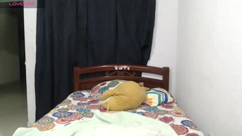 Snapshot of atena_messy chatting on December 14, 3:17 am atena messy online show from December 14, 3:17 am