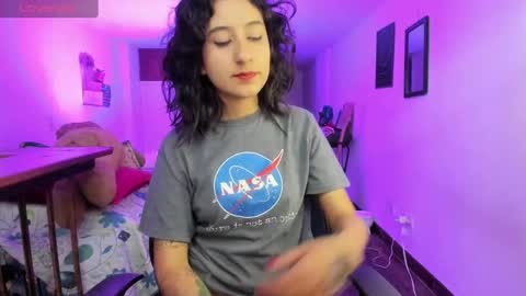 Snapshot of atenea_dragon__ chatting on September 12, 9:39 pm Atenea online show from September 12, 9:39 pm